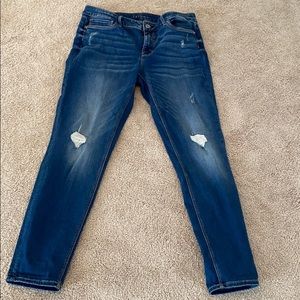 Distressed style skinny jeans